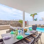 וילה Colina